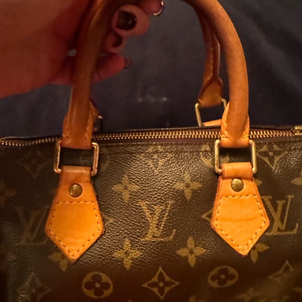 Louis Vuitton Speedy 25 - great used condition
